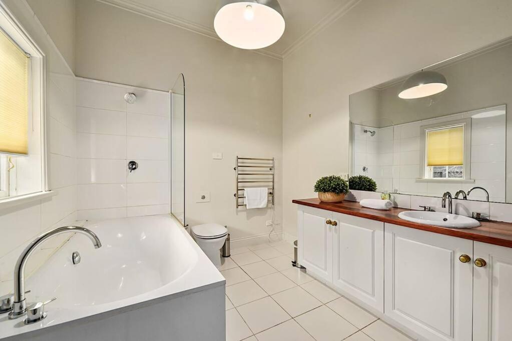 Blackwood Tree Cottage - Heritage Listed Property - Evandale! Екстер'єр фото